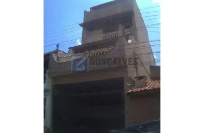 Casa à venda na rua doutor josé ferraz de magalhães castro, vila rosa, são bernardo do campo por r$ 1.200.000