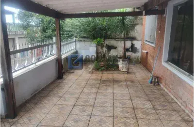 Casa 2 dormitórios, 140 mts² na vila alto de santo andré em santo andré.