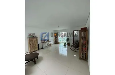 Sobrado 4 suites, 242 mts² no bairro pinheirinho em santo andré.