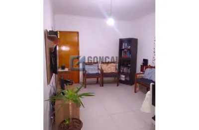 Casa 2 dormitórios sendo 1 suite, 69 mts² no bairro jardim do estadio em santo andré.