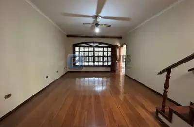 Sobrado com 3 quartos/suíte e closet á venda na Vila Santa Luzia - Taboão
