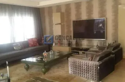 Casa com 6 quartos à venda no Bairro Rudge Ramos em São Bernardo do Campo/SP.