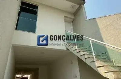 Sobrado Residencial com 3 Quartos, 5 Vagas e Excelente Localização em Vila Camilópolis