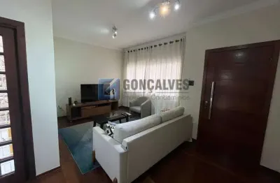 Sobrado residencial com 3 quartos, 6 vagas e quintal em Santa Maria, São Caetano do Sul