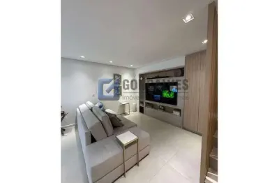 Sobrado Residencial com 3 suítes, 4 vagas — Nova Petrópolis, SBC