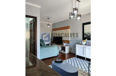 Sobrado à venda no Parque Jaçatuba, Santo André — 3 quartos, 4 vagas, ótimo acabamento