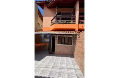Sobrado à venda em Itanhaém, SP – 3 quartos, 2 vagas, área total 370 m²