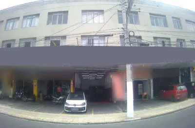 Salão Comercial à venda em Anchieta, SBC - 60m² interno + 60m² externo, 2 vagas