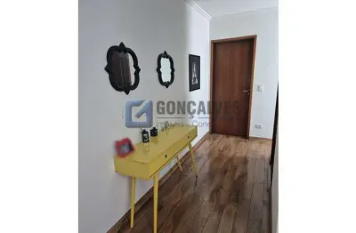 Sobrado à venda em Parque São Vicente, Mauá - 3 Qtos (1 suíte) e 2 vagas