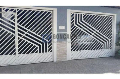 Casa à venda em Santo André, Santa Maria - 2 quartos, 1 suíte, 2 vagas e acabamento em porcelanato