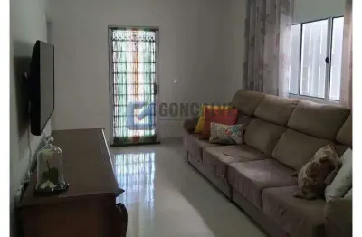 Casa à Venda no Centro de Jose Bonifácio (SP) - 3 Quartos, 2 Vagas