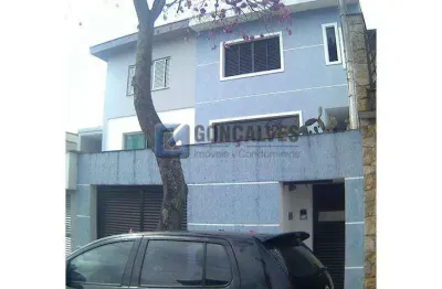 Casa à venda em Jordanópolis (São Bernardo do Campo) – 3 suítes, 4 vagas, 240 m² de área externa