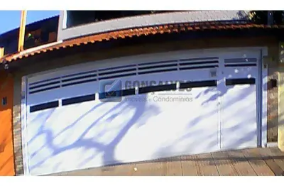 Casa à venda em Alves Dias, SBC – 4 quartos, 1 suíte, 4 vagas | R$ 830.000