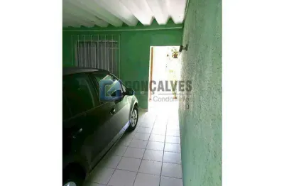 Sobrado à venda no Paulicéia, SBC – 2 quartos, 2 vagas, pronto para morar
