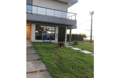 Casa de Luxo à Venda | Centro de Arandu, SP – 4 Quartos, 3 Suítes, 6 Vagas