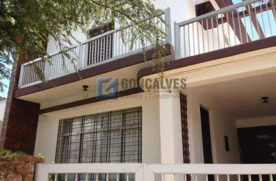 Sobrado Residencial à Venda em Campestre, Santo André – 3 Quartos, 3 Vagas, Madeira