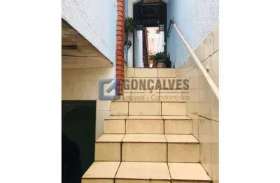 Casa Residencial em Santo André (Campestre) – 3 Dormitórios, Suíte, 3 Vagas e Terreno de 224,25 m²