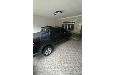 Sobrado à venda em Montanhão, São Bernardo do Campo – 3 quartos, quintal e churrasqueira