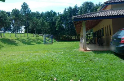 Sítio Residencial em ITAPETININGA (Centro) – 4 Quartos, Lareira, Churrasqueira, Aceita Permuta