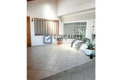 Casa Residencial com 3 Quartos, 2 Vagas — Jordanópolis, SBC | R$ 825.000