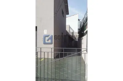 Sobrado Residencial com 3 Quartos, 3 Vagas e Acabamento em Porcelanato – Campestre, Santo André