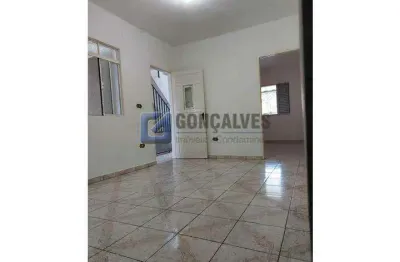 Casa de 2 Quartos à Venda em Vila Palmares, Santo André – R$ 400.000