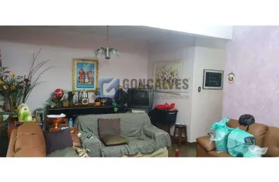 Casa Residencial 2 Quartos com Quintal — Vila Guiomar, Santo André