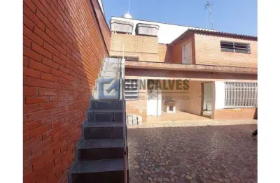 Casa à venda em Santo André (Jardim) – 3 quartos, 1 suíte, 3 vagas, 247 m²