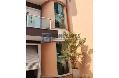 Sobrado Residencial de 3 Suítes com 5 Vagas em Rudge Ramos, São Bernardo do Campo