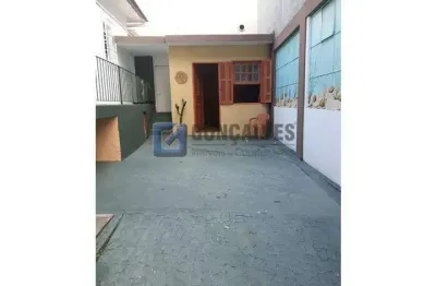 Casa 2 Dormitórios com 1 Suíte em Santo Antônio, São Caetano do Sul – 6 Vagas