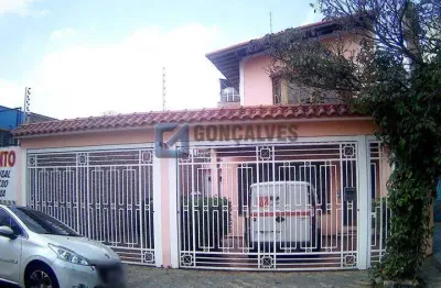 Sobrado à venda em Santa Paula, São Caetano do Sul – 4 vagas e amplo espaço