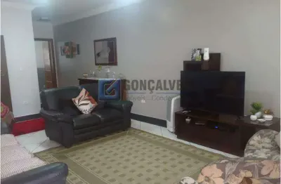 Sobrado de 3 suítes com 4 vagas | Nova Petrópolis, SBC – R$ 890.000