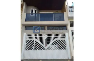 Sobrado Residencial em Diadema (Taboão) | 3 Quartos, 1 Suíte, 2 Vagas