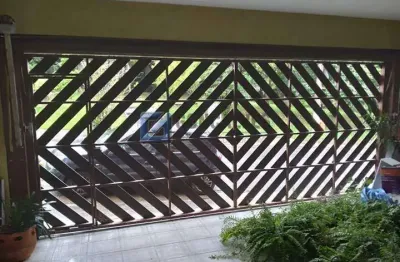 Sobrado Residencial com 3 Quartos, 3 Vagas e Piso de Madeira – Jordanópolis, SBC