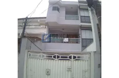 Sobrado à venda em Santo André - Vila Assunção | 3 Quartos, 4 Vagas, 250m²