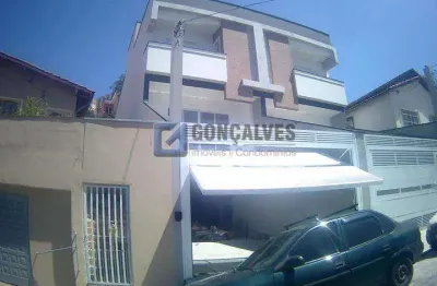 Sobrado residencial com 3 suítes, 4 vagas e quintal em Santa Terezinha – São Bernardo do Campo