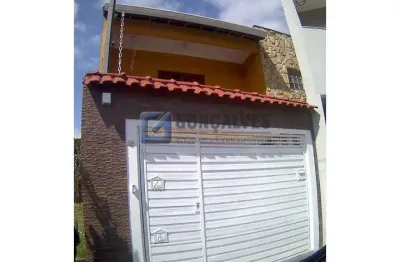 Sobrado Residencial 2 Dormitórios com 1 Vaga em Santo André - Condomínio Maracanã