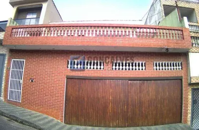 Casa à venda em Jardim do Estádio, Santo André – 2 quartos, quintal e 2 vagas