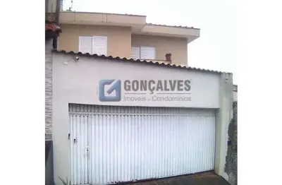 Sobrado de 3 Quartos com Quintal e 3 Vagas em Independência, São Bernardo do Campo