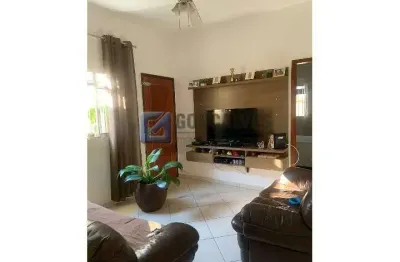 Casa à venda em Jardim Lavínia, São Bernardo do Campo – 3 quartos (1 suíte) com 2 vagas