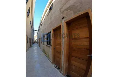 Sobrado à venda em Vila Príncipe de Gales, Santo André – 2 suítes, 2 vagas, porcelanato