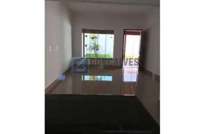 Casa à venda em Terras de Santa Bárbara | 3 quartos, 2 suítes, 4 vagas – R$ 700.000