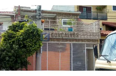 Sobrado Residencial em Jardim Marek, Santo André – 3 Quartos (1 Suíte) com 3 Vagas e Acabamento em Madeira