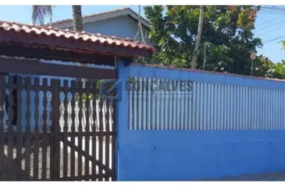 Casa Residencial com Piscina em Belmira Novaes, Peruíbe – 3 Dormitórios, 3 Vagas | R$ 380.000
