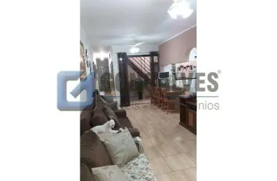 Casa à Venda: 3 Quartos com Suíte, 2 Vagas, Jardim Santa Cruz – SP