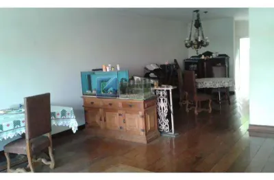 Casa Residencial com 2 Quartos, Suíte e 4 Vagas em Rudge Ramos – Venda R$ 1.300.000