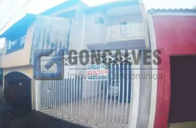 Sobrado Residencial com 3 Suítes, 4 Vagas e Acabamento em Porcelanato – Vila Junqueira, Santo André