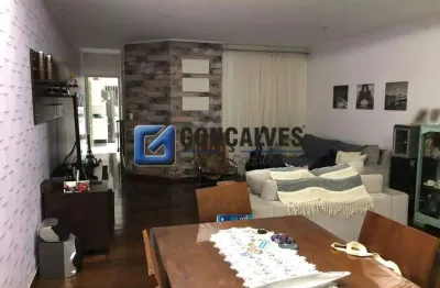 Sobrado Comercial com 3 suítes, 2 vagas em Nova Petrópolis, SBC – Venda R$870.000