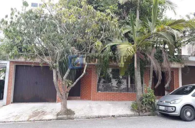 Sobrado residencial com piscina em Santa Terezinha, SBC – 3 Vagas e 327 m²