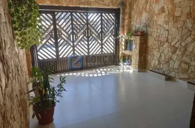 Casa com 3 quartos à venda na antonio angelo cuzziol, r, taboão, são bernardo do campo, 106 m2 por r$ 680.000